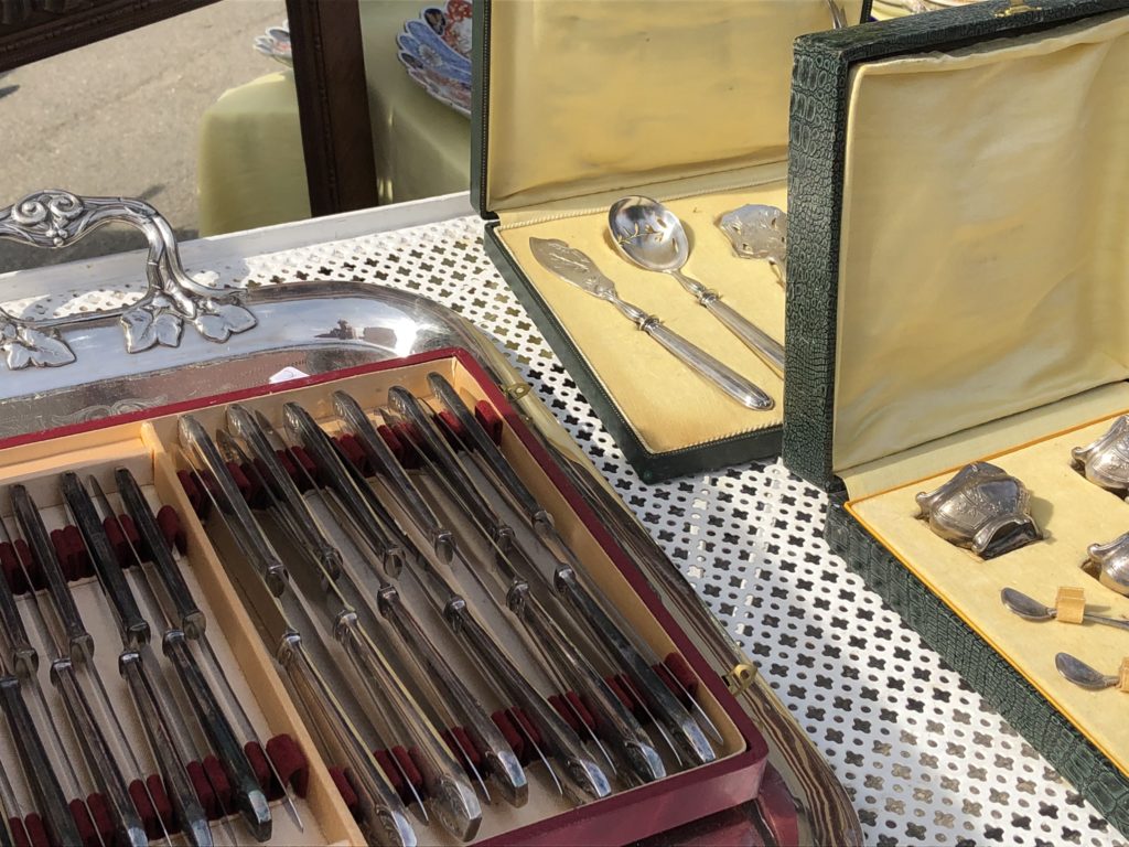 Vaisselle et accessoires vintage chiné par Les Réceptions de Célestine